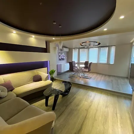 Apartman Modern 1br With Hill View & Free Street Parking