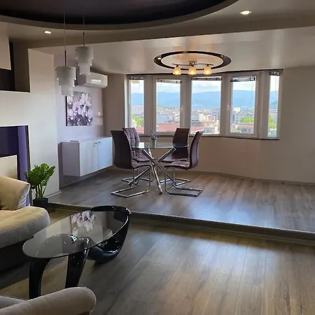 Modern 1br With Hill View & Free Street Parking Apartman