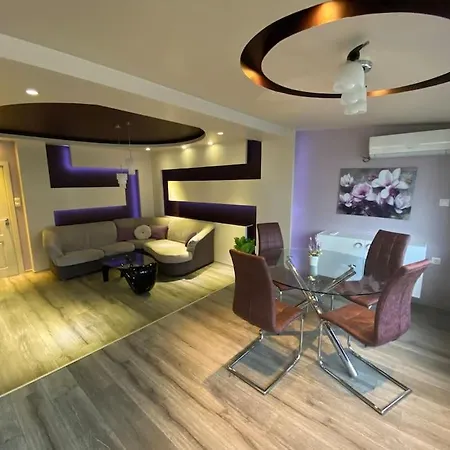 Modern 1br With Hill View & Free Street Parking Apartman *