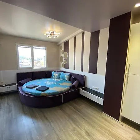 Modern 1br With Hill View & Free Street Parking Apartman