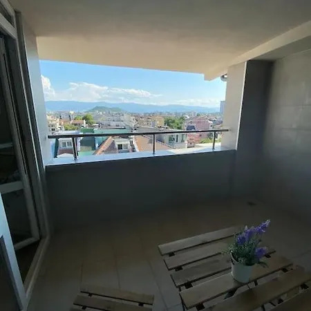 Apartman Modern 1br With Hill View & Free Street Parking